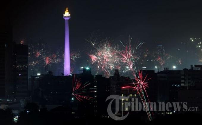 ilustrasi-pesta-kembang-api-saat-perayaan-hut-dki-jakarta-di-kawasan-monas-jakarta-pusat.jpg