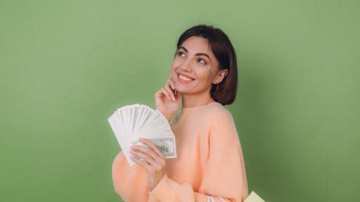 ilustrasi-uang-dipegang-orang.jpg