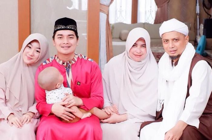 istri-pertama-ustaz-arifin-1.jpg
