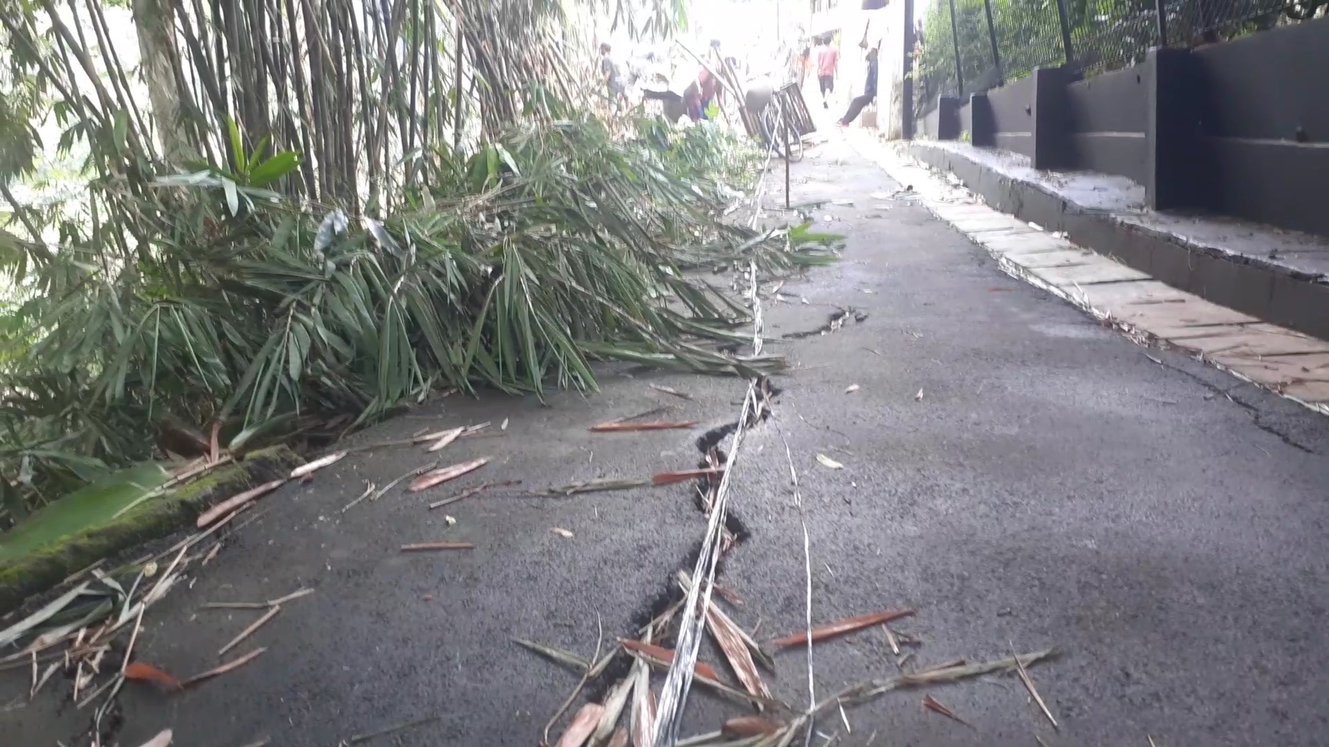 jalan-lembah-1-kelurahan-cirendeu-kecamatan-ciputat-timur.jpg