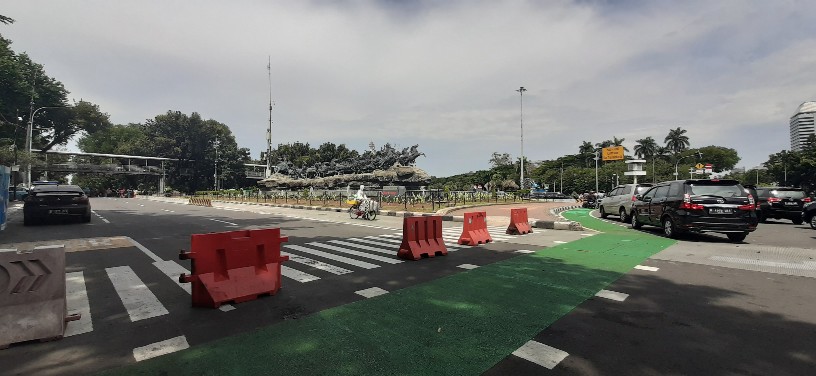 jalan-medan-merdeka-barat-ditutup-demo-1.jpg