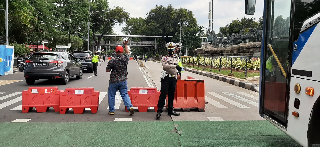 jalan-medan-merdeka-barat-jakarta-pusat-ditutup-pada-pukul-1015-wib.jpg