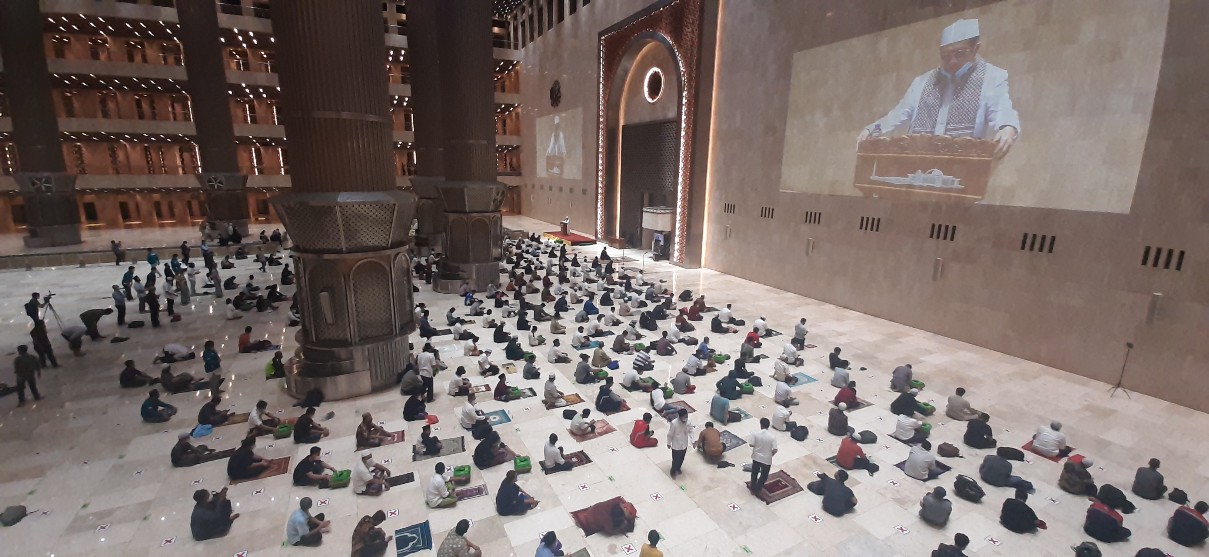 jemaah-salat-tarawih-malam-pertama-di-masjid-istiqlal.jpg