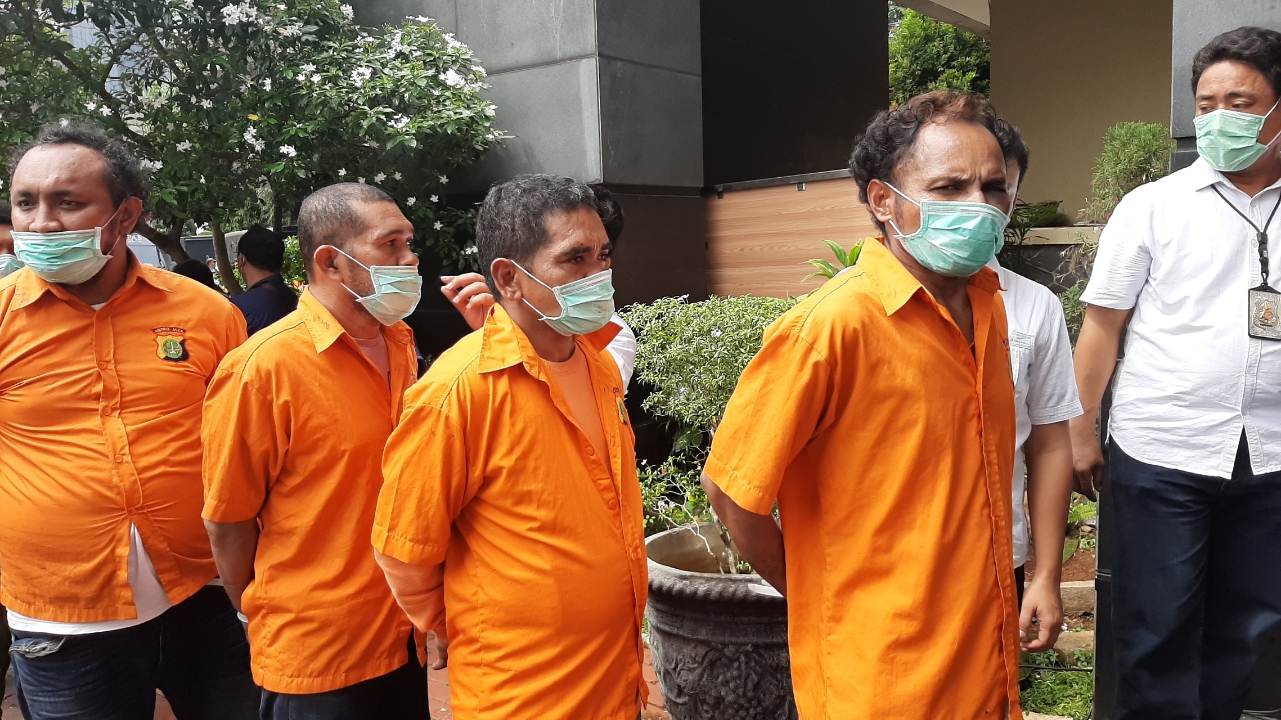 john-kei-dan-kelompoknya-diamankan-di-polda-metro-jaya-jakarta-selatan-1.jpg