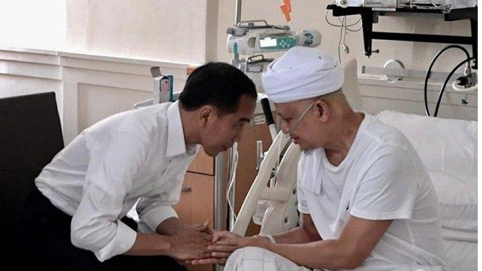 jokowi-jenguk-arifin-ilham.jpg