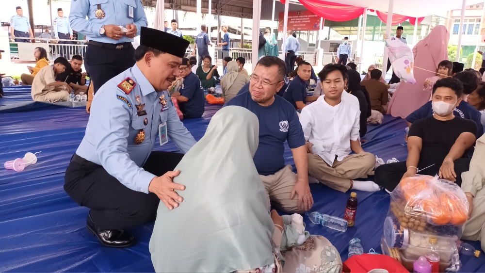3 Tahun Tertahan Covid-19, Keluarga dan Napi Lapas Cipinang Menangis saat Bertemu di Hari Lebaran
