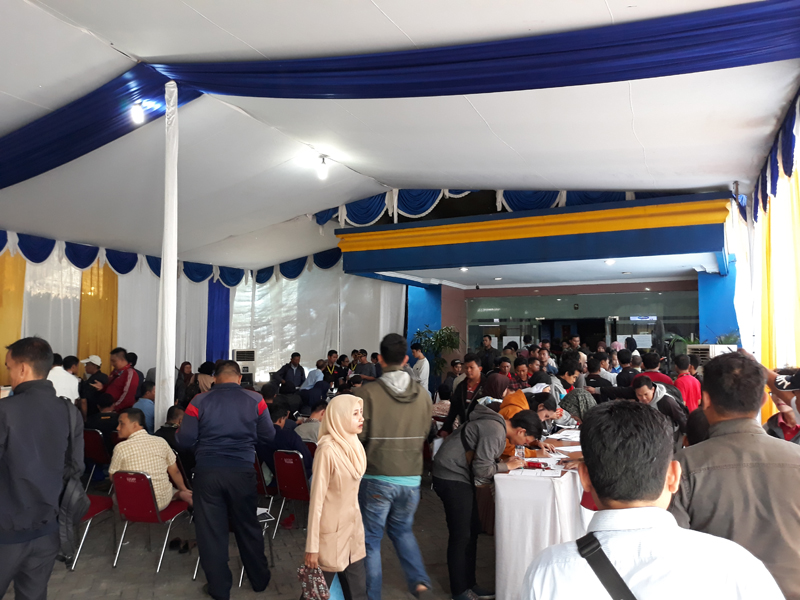 Hari Terakhir Bayar SPT, Warga Ramai Datangi Kantor Pajak Pasar Rebo