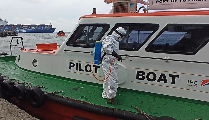 kapal-pandu-yang-beroperasi-di-pelabuhan-tanjung-priok-2032020.jpg