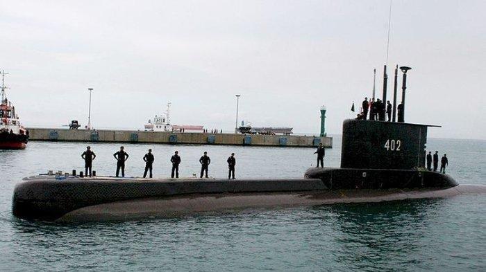 kapal-selam-kri-nanggala-402-berlayar.jpg