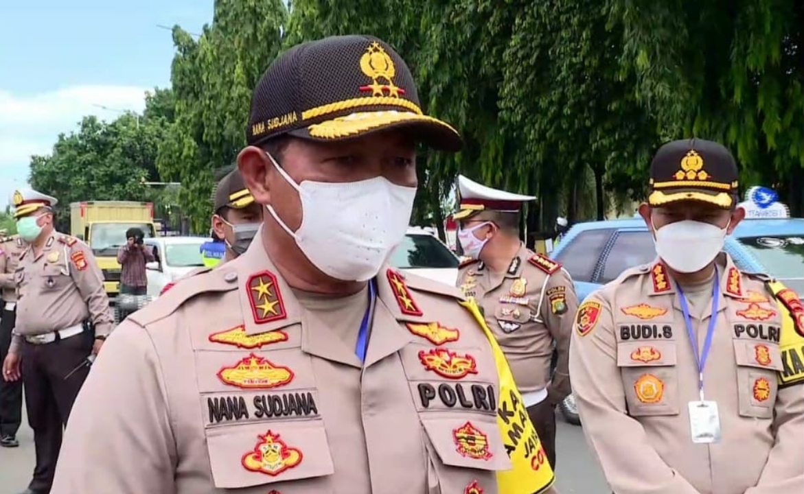 kapolda-metro-jaya-irjen-pol-nana-sudjana-kiri-didampingi-kapolres.jpg