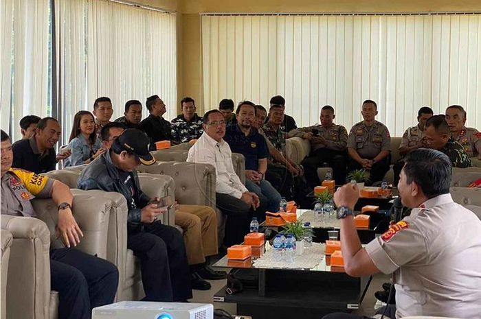 kapolres-bandung-akbp-indra-hermawan-jelang-laga-persib-bandung-vs-arema.jpg