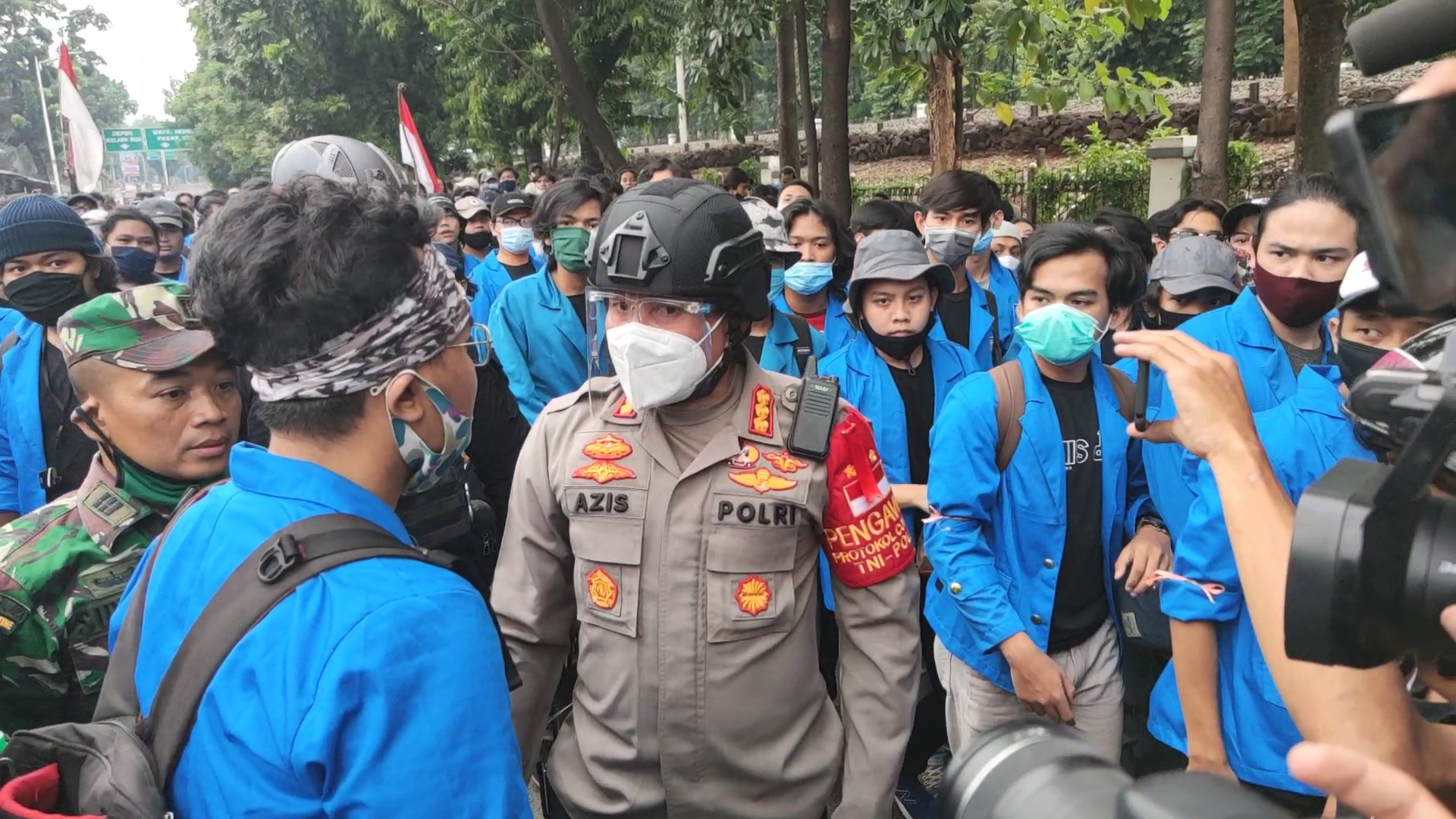 Rangkuman Aksi Demo Tolak UU Cipta Kerja di Depok : Dihadang di Jalan Layang hingga Diimingi Uang