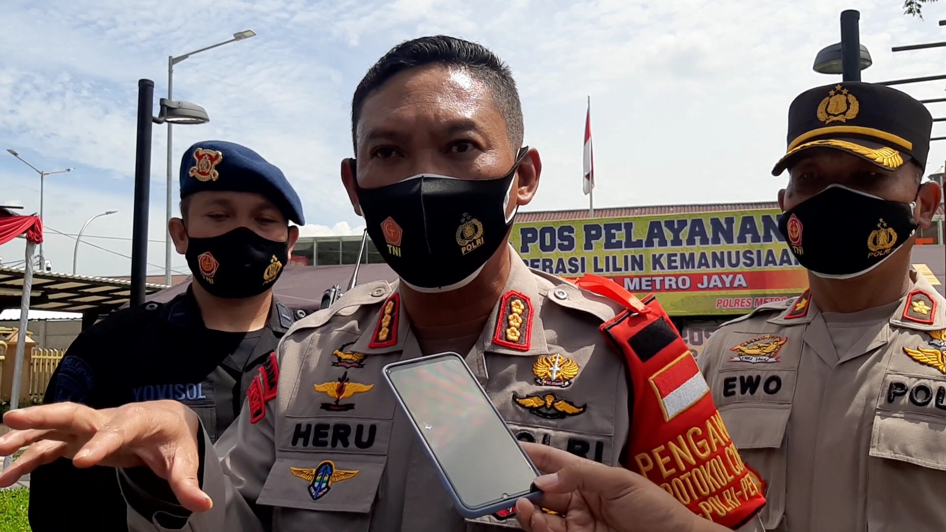 kapolres-metro-jakarta-pusat-kombes-pol-heru-novianto-saat-diwawancarai-di-stasiun.jpg