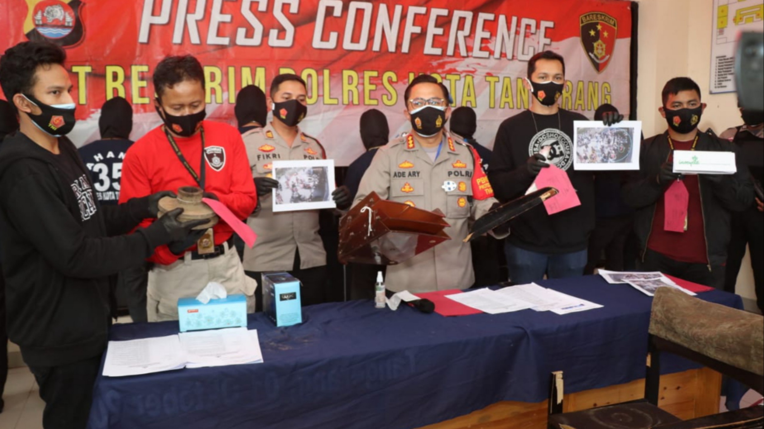 kapolresta-tangerang-kombes-pol-ade-ary-syam-indradi-terkait-9-tersangka-demo-anarkis-1.jpg