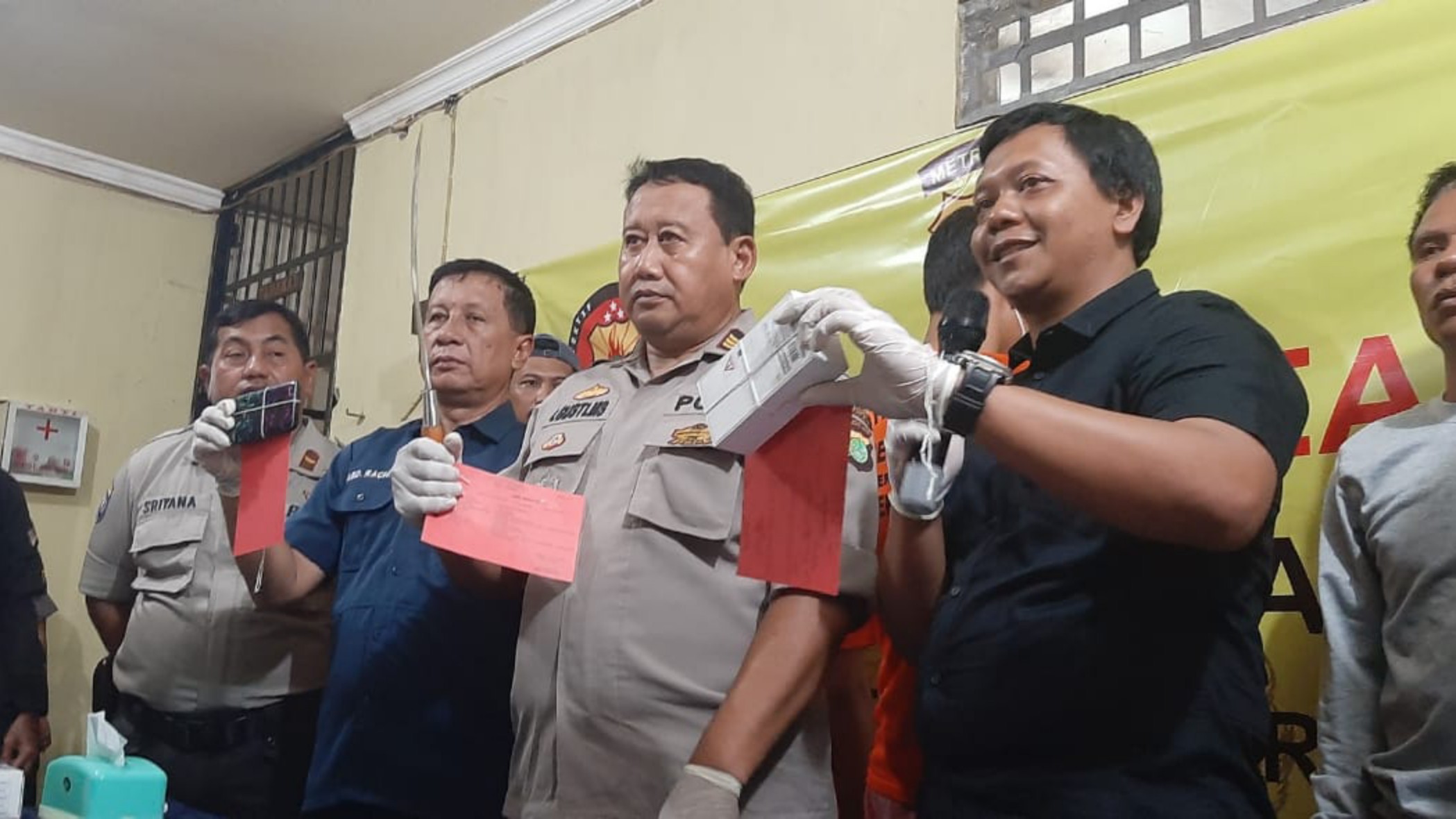 kapolsek-sepatan-akp-i-gusti-mohammad-sugiarto-saat-merilis-penjambret.jpg