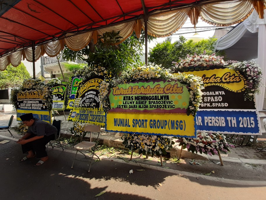 karangan-bunga-ucapan-duka-cita-rumah-duka-lelhy-arief-spasojevic.jpg