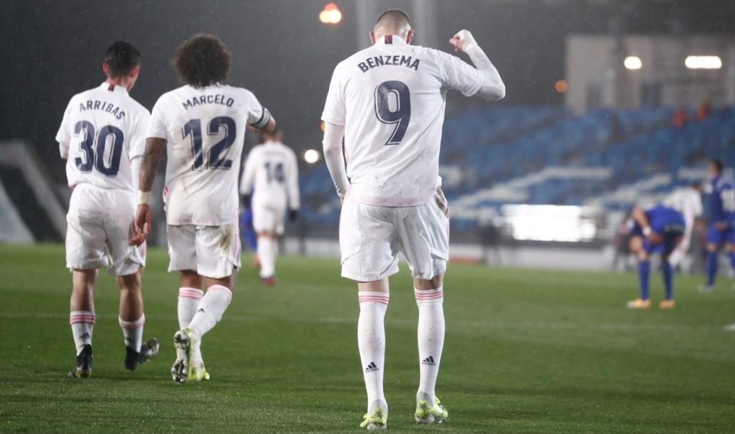 karim-benzema-mencetak-gol-dan-membantu-real-madrid.jpg