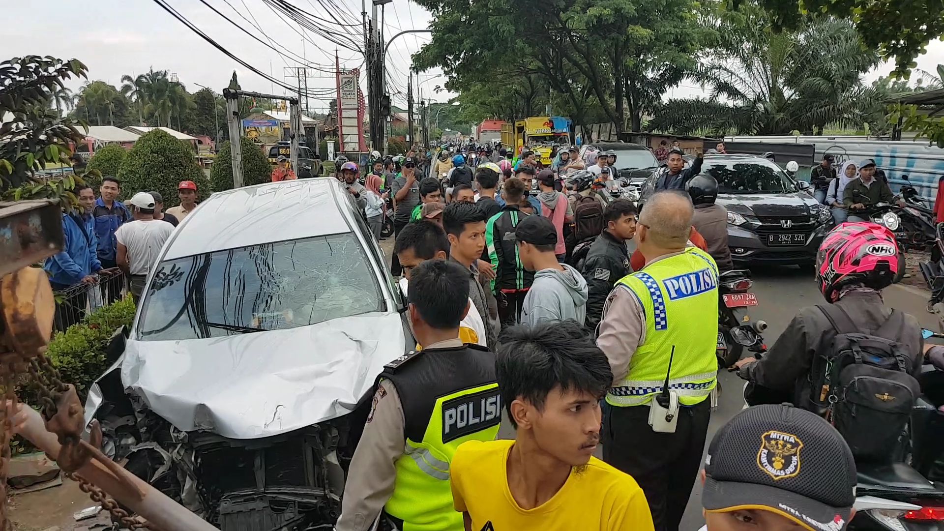 kecelakaan-di-sawangan.jpg