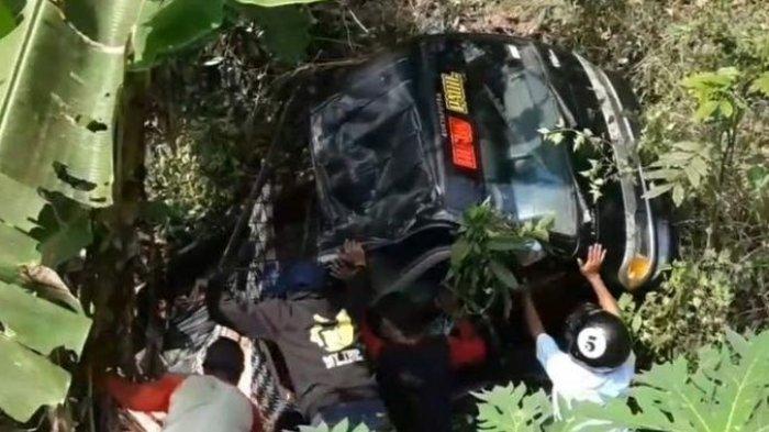 1 Tewas, Kecelakaan Mobil Bak Bawa Rombongan Wisatawan Salah Oper Gigi hingga Masuk Jurang 5 Meter