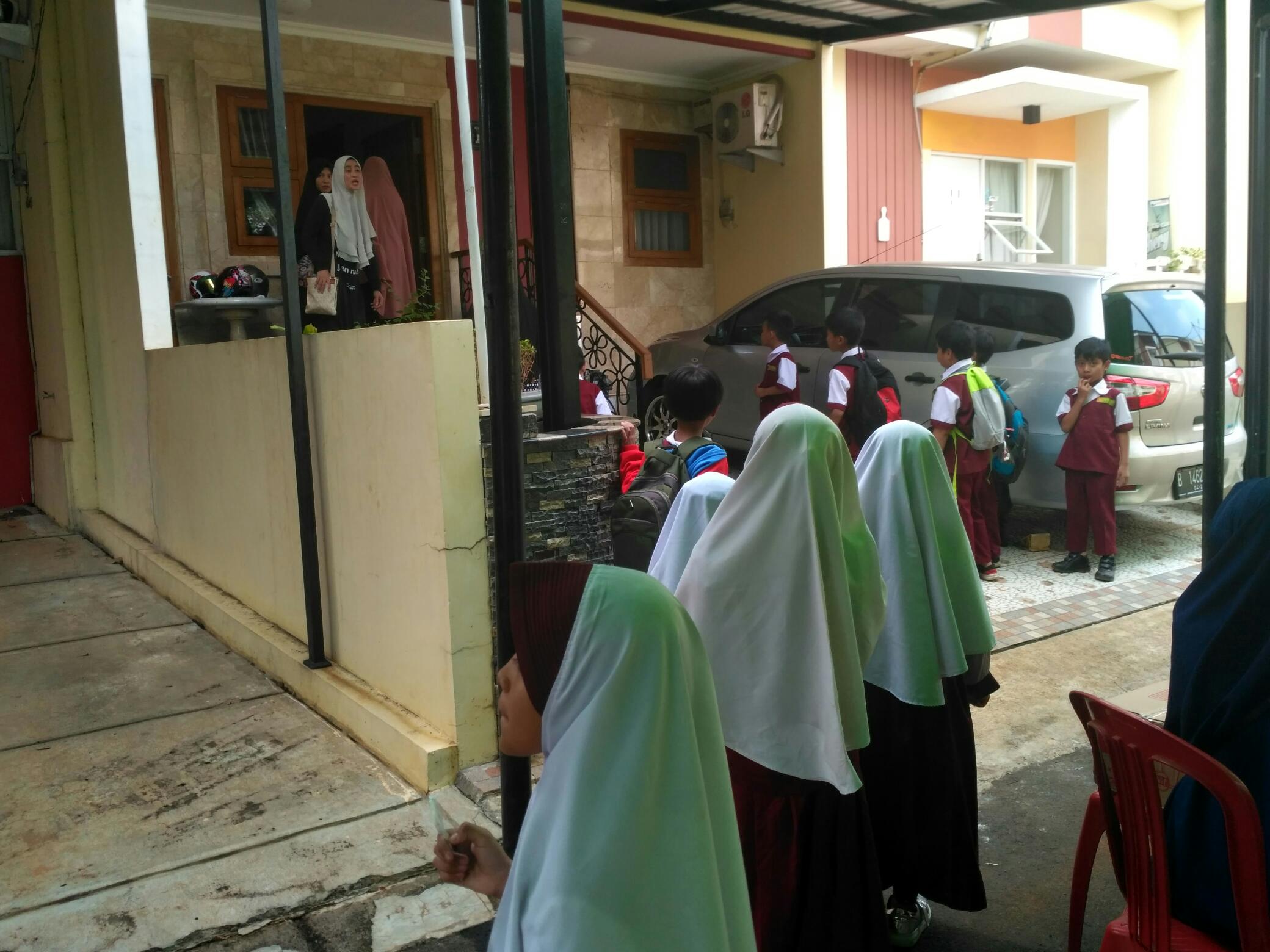 Teman Sekolah Anak Harvino, Co-Pilot Lion Air yang Jatuh Turut Melayat ke Rumah Duka