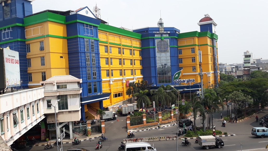 kegiatan-perekonomian-di-kawasan-glodok-tamansari-jakarta-barat-hari-ini-tetap-normal.jpg