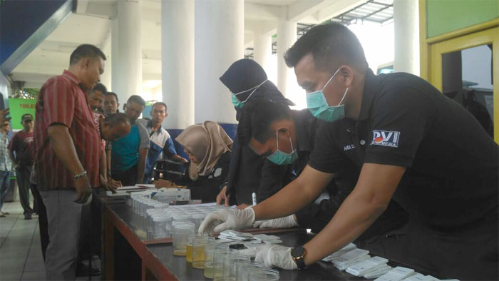 Polisi Lakukan Tes Urine Mendadak Kepada Ratusan Sopir di Terminal Induk Bekasi