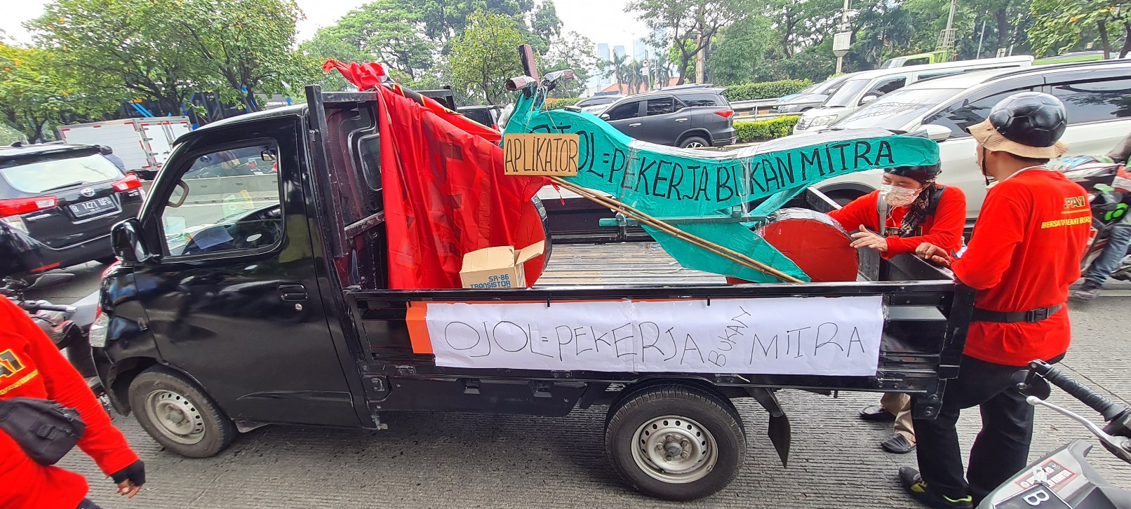 Serikat Ojol Ikut Demo Tolak Omnibus Law: Lelah jadi 'Sapi Perah' Aplikator