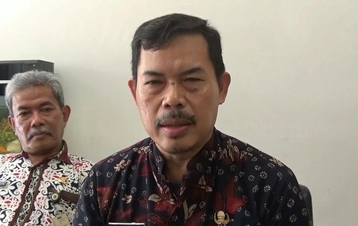 kepala-sdn-tempat-rh-bersekolah-tatang-capetang.jpg