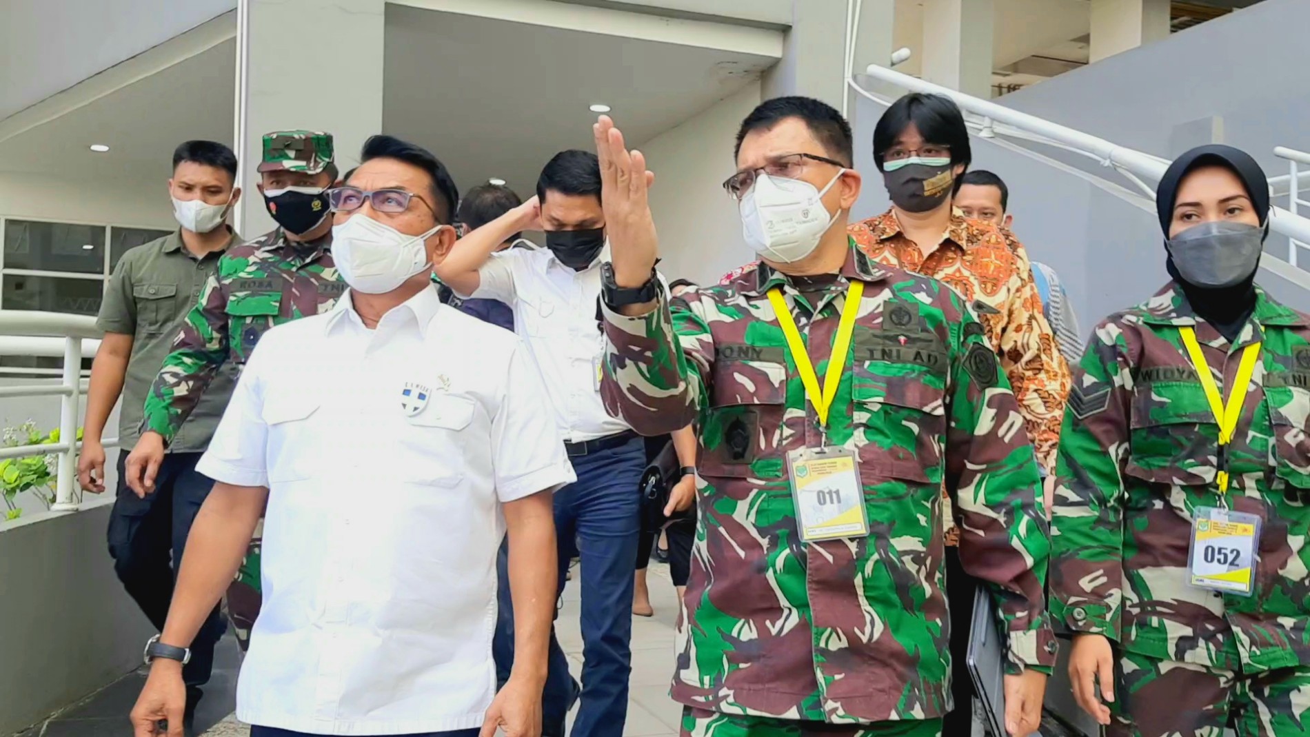 kepala-staf-kepresidenan-moeldoko-kemeja-putih-tinjau-wisma.jpg