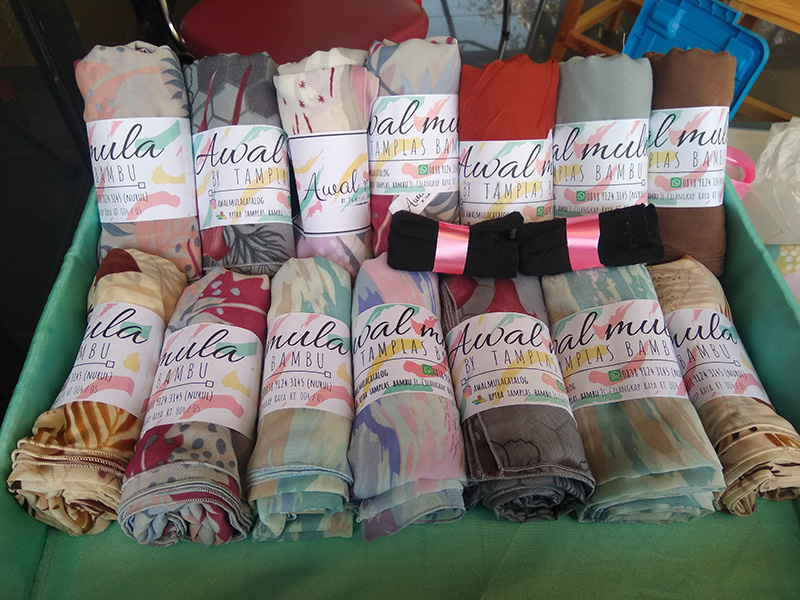 Pengelola RPTRA Tamplas Bambu Cipayung Garap Produk Kerudung Sendiri