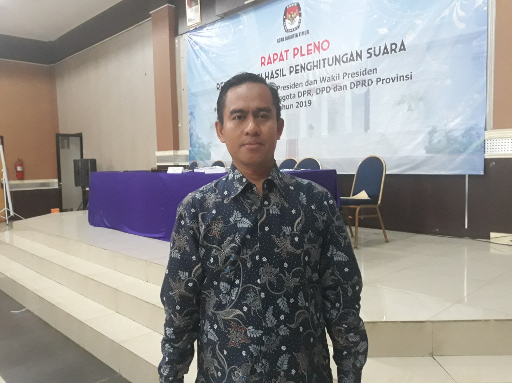 ketua-bawaslu-jakarta-timur-sakhroji-di-pulo-gadung-jakarta-timur.jpg