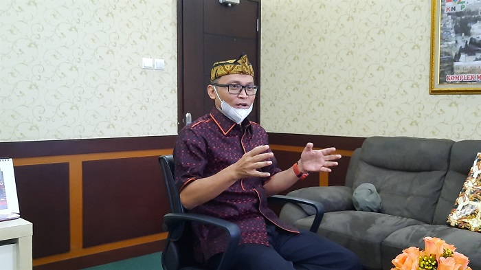ketua-dprd-kota-bekasi-chairoman-j-putro.jpg