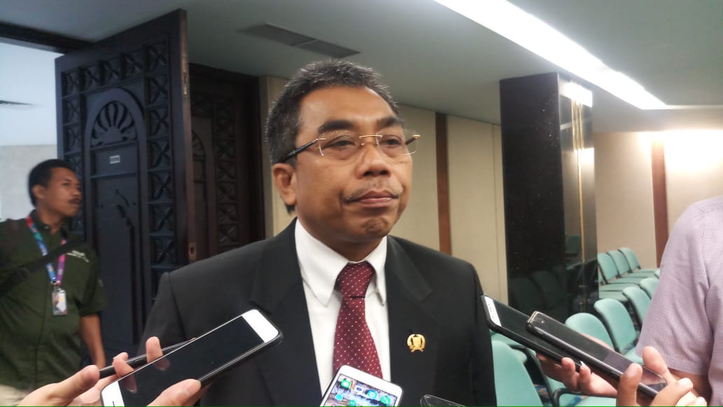 ketua-fraksi-pdip-dki-jakarta-gembong-warsono_20180926_152332.jpg