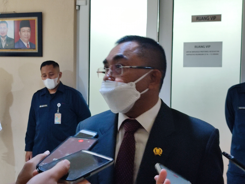 ketua-fraksi-pdip-dprd-dki-jakarta-gembong-warsono-3a.jpg