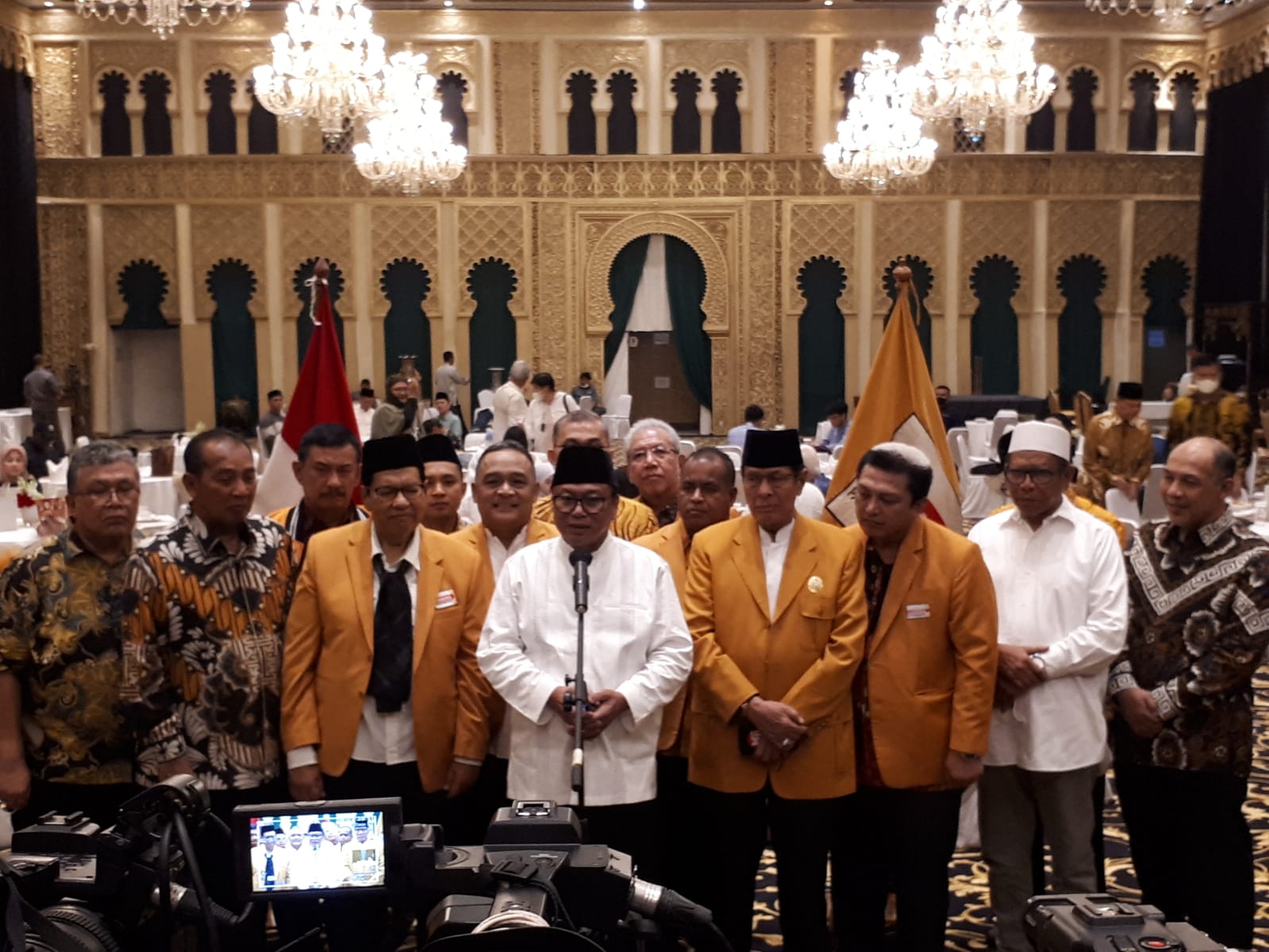 ketua-umum-partai-hanura-oesman-sapta-odang-alias-oso-dan-jajran-pengurus.jpg