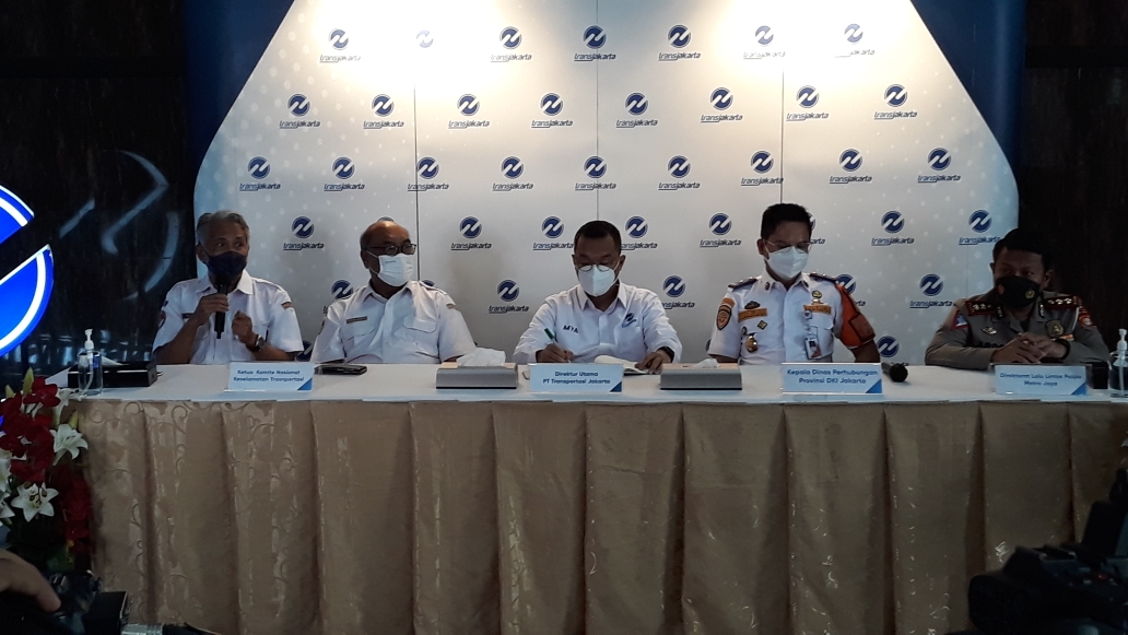 knkt-saat-memberi-keterangan-hasil-rekomendasi-di-kantor-pt-transjakarta.jpg