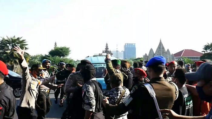 Hendak Melerai, Kapolres Jakarta Selatan Nyaris Jadi Sasaran Amukan Massa di Depan TMP Kalibata