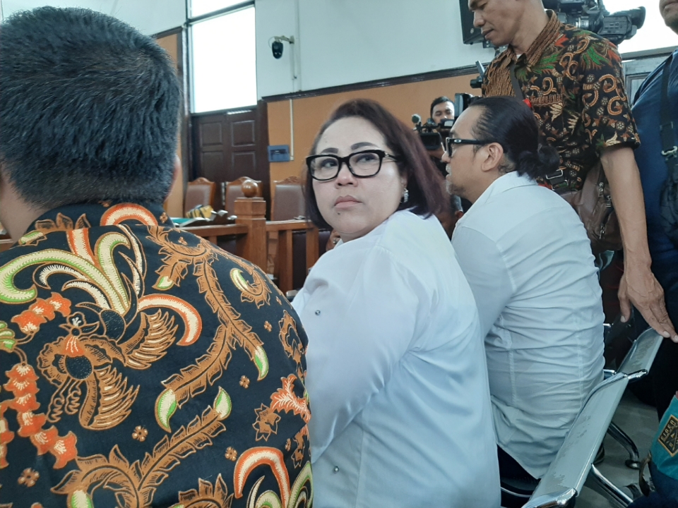 komedian-nunung-dan-suaminya-july-jan-sambiran-rabu-2102019.jpg
