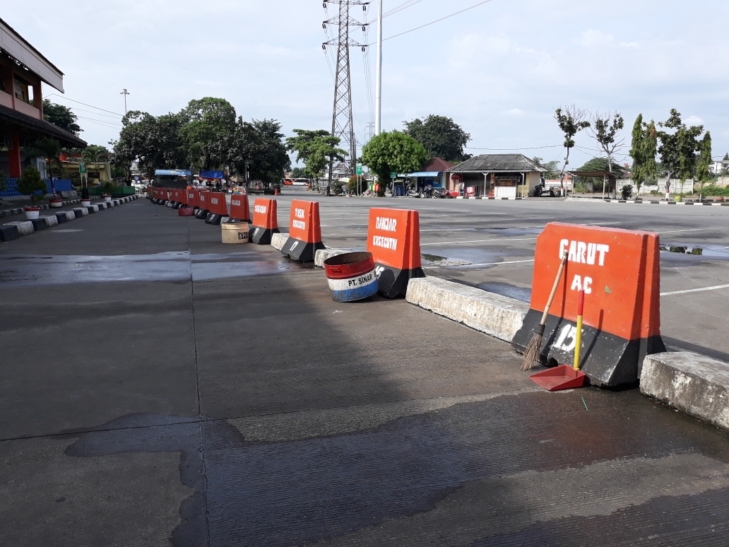 kondisi-di-area-keberangkatan-bus-terminal-kampung-rambutan-jumat-2442020.jpg