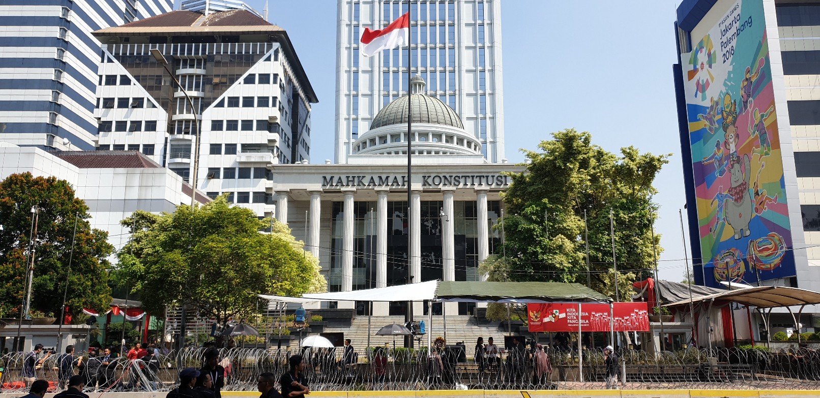 kondisi-di-depan-gedung-mahkamah-konstitusi.jpg