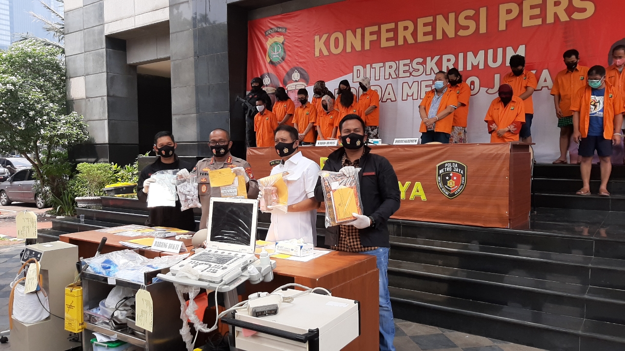 konferensi-pers-pengungkapan-kasus-praktik-aborsi-ilegal-di-polda-metro-jaya-1.jpg