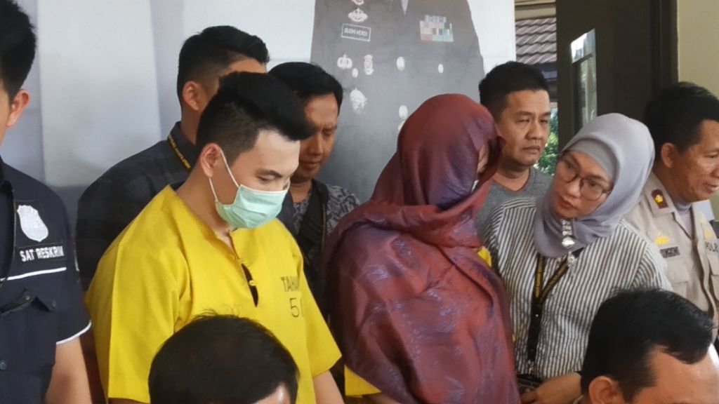 konferensi-pers-salon-kecantikan-ilegal-jumat-15112019.jpg