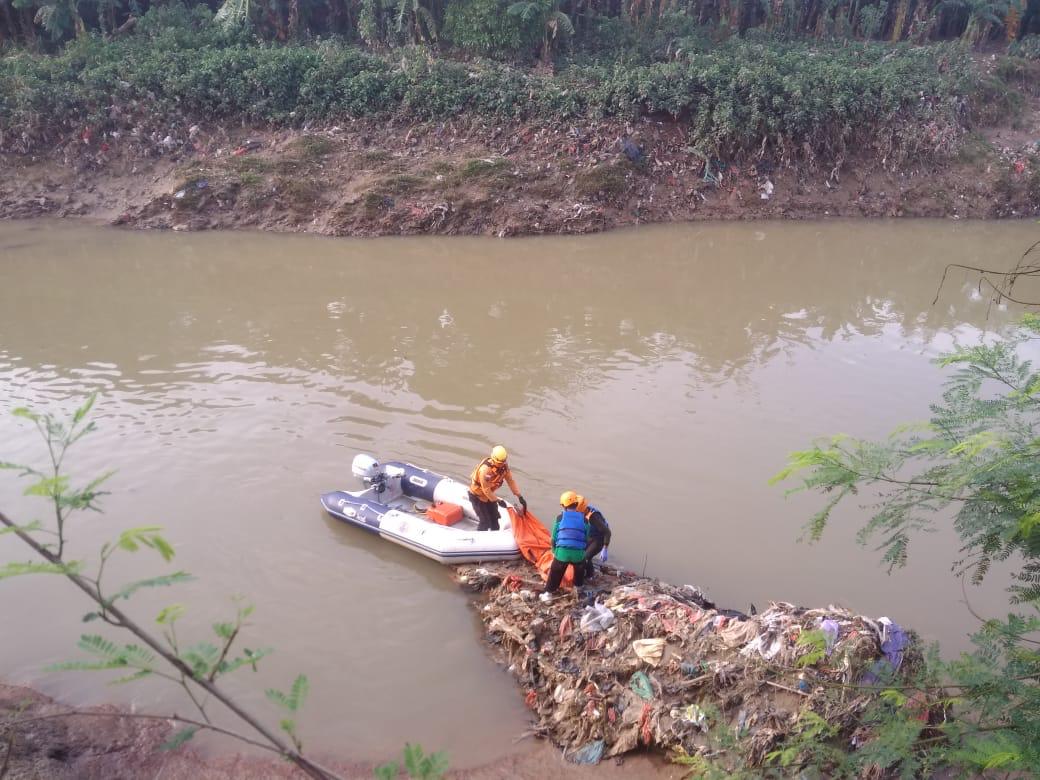 korban-tenggelam-di-aliran-kali-bekasi-tambun-utara-kota-bekasi.jpg