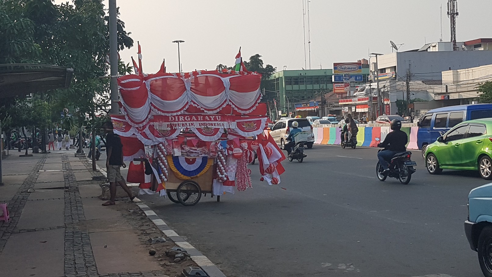 lapak-pedagang-bendera_20180813_161750.jpg
