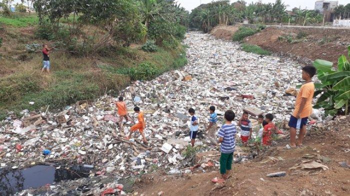 lautan-sampah-di-kali-jembe.jpg