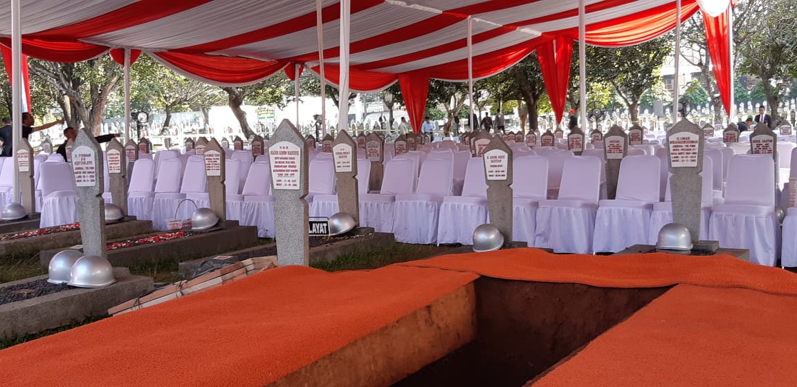 liang-lahat-makam-bj-habibie.jpg