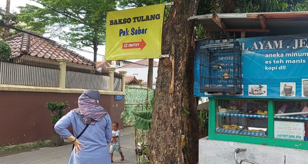 Rahasia di Balik Kenikmatan Bakso Tulang Pak Sabar, Gurihnya Kuah Kaldu dengan Tulang Ayam Melimpah