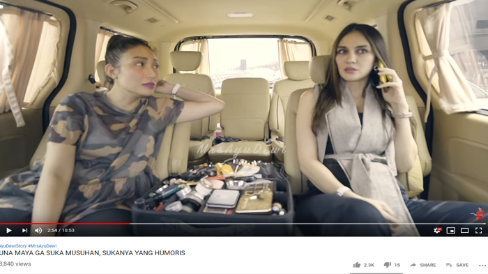 luna-maya-hadir-sebagai-narasumber-di-saluran-youtube-ayu-dewi.jpg