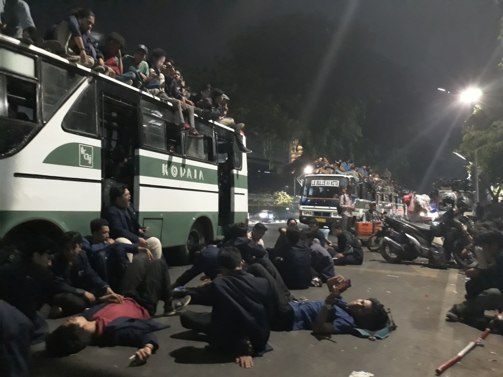 Usai Unjuk Rasa, Mahasiswa Bubarkan Diri di Senayan