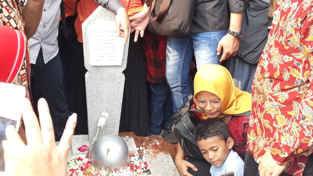 makam-ani-yudhoyono-yang-tak-jauh-dari-makam-bj-habibie.jpg